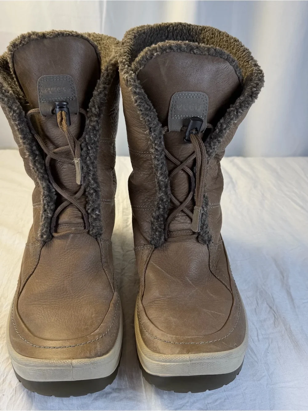 Ecco warm brown